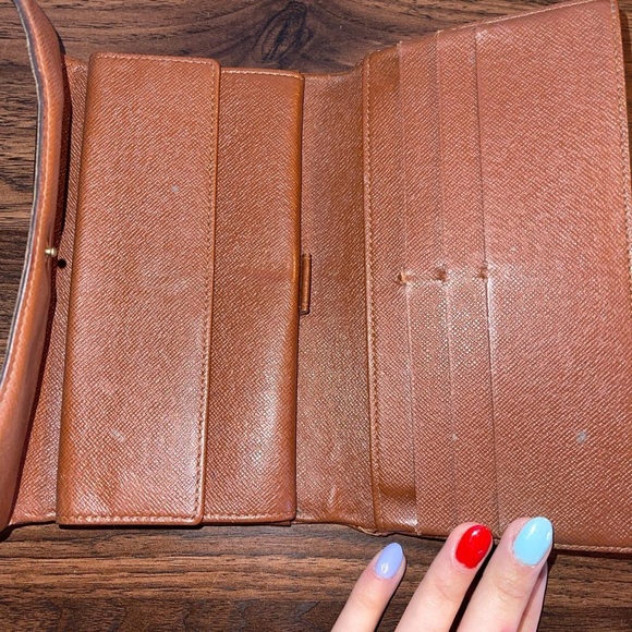 Louis Vuitton Wallet - Picture 3 of 3